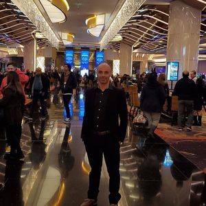 Meet your Posher, Manolis